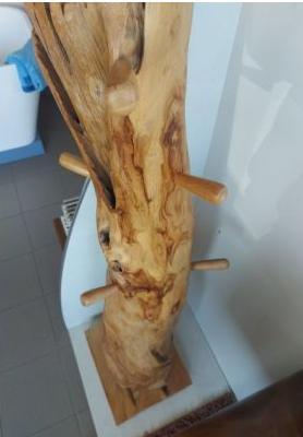 APPENDIABITI, PORTACCAPPATOIO, PORTASALVIETTE IN LEGNO MASSELLO LAVORATO A MANO