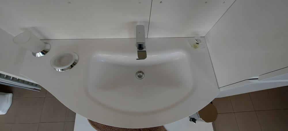 ARREDO BAGNO FREEDOM CURVO 145 CON COLONNA FINITURA BIANCO LUCIDO
