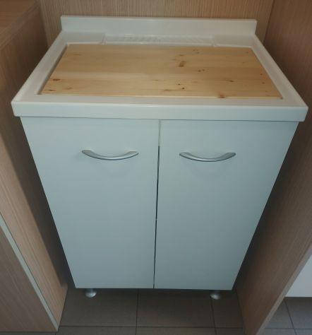 MOBILE LAVATOIO VASCA RESISTENTE ACIDI CM.60X50 LADY BIANCO CON CESTO BIANCHERIA ESTRAIBILE E ASSE IN LEGNO