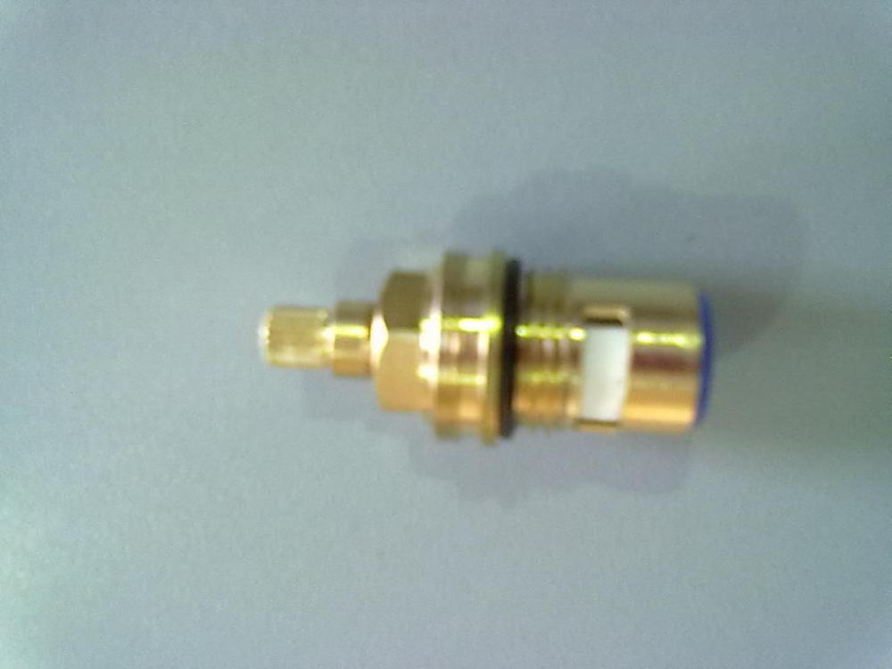 VITONE CERAMICO DIAM.1/2 8/24 CORTO A 90° DX ACQUA FREDDA PER RUBINETTO
