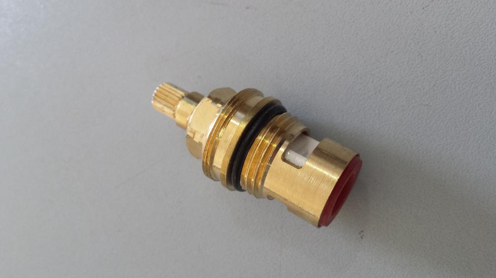 VITONE CERAMICO DIAM.1/2 8/24 CORTO A 90° SX ACQUA CALDA PER RUBINETTO